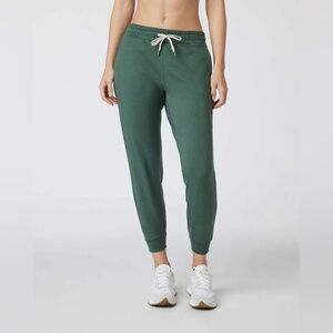 Vuori Performance Joggers in Heather Green Hem Size S